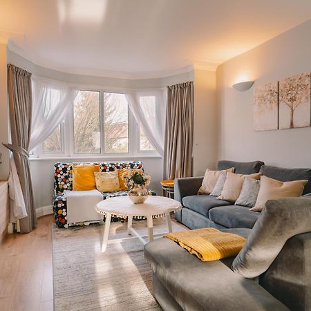 Апартаменты Modern Flat By The Underground. Лондон Экстерьер фото