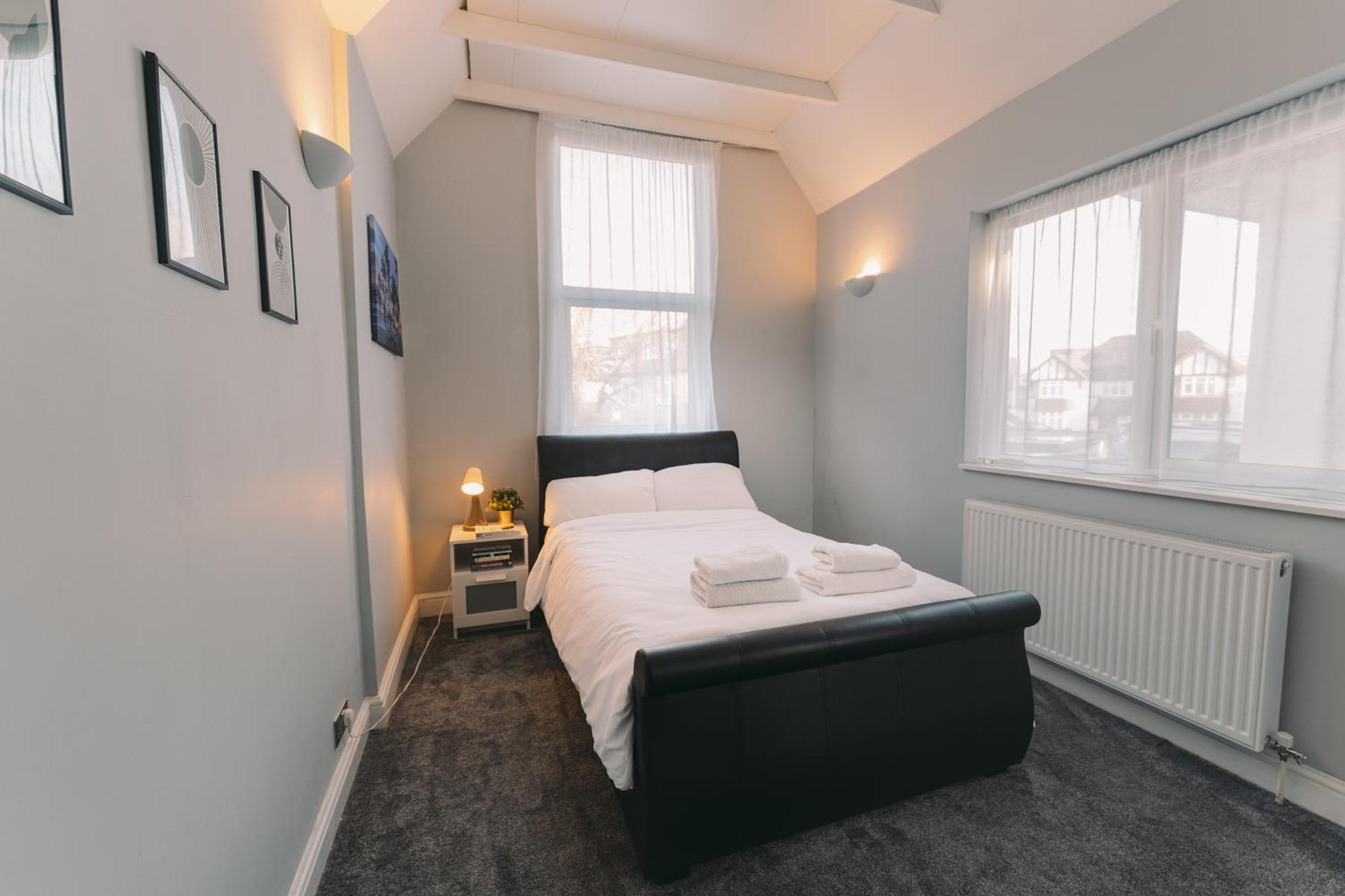 Апартаменты Modern Flat By The Underground. Лондон Экстерьер фото