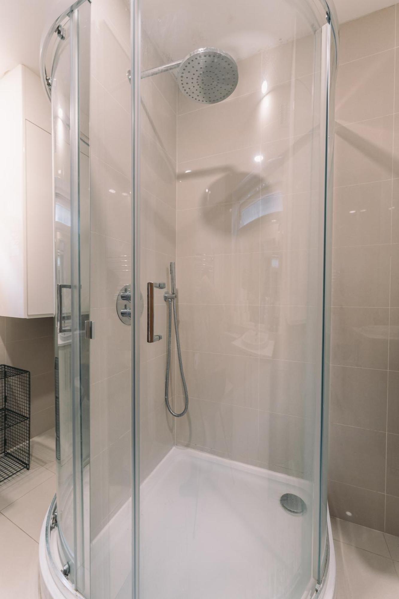 Апартаменты Modern Flat By The Underground. Лондон Экстерьер фото