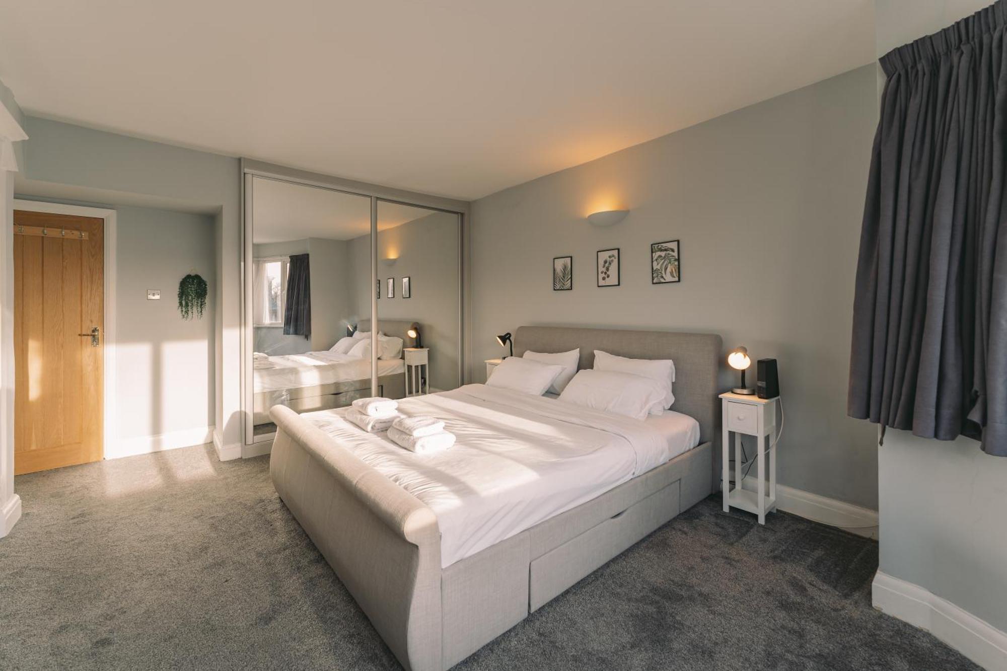 Апартаменты Modern Flat By The Underground. Лондон Экстерьер фото